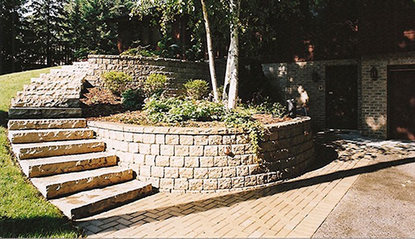Retaining Wall & Steps Retaining Wall & Steps